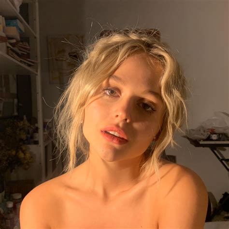 Emily Alyn Lind Nudes